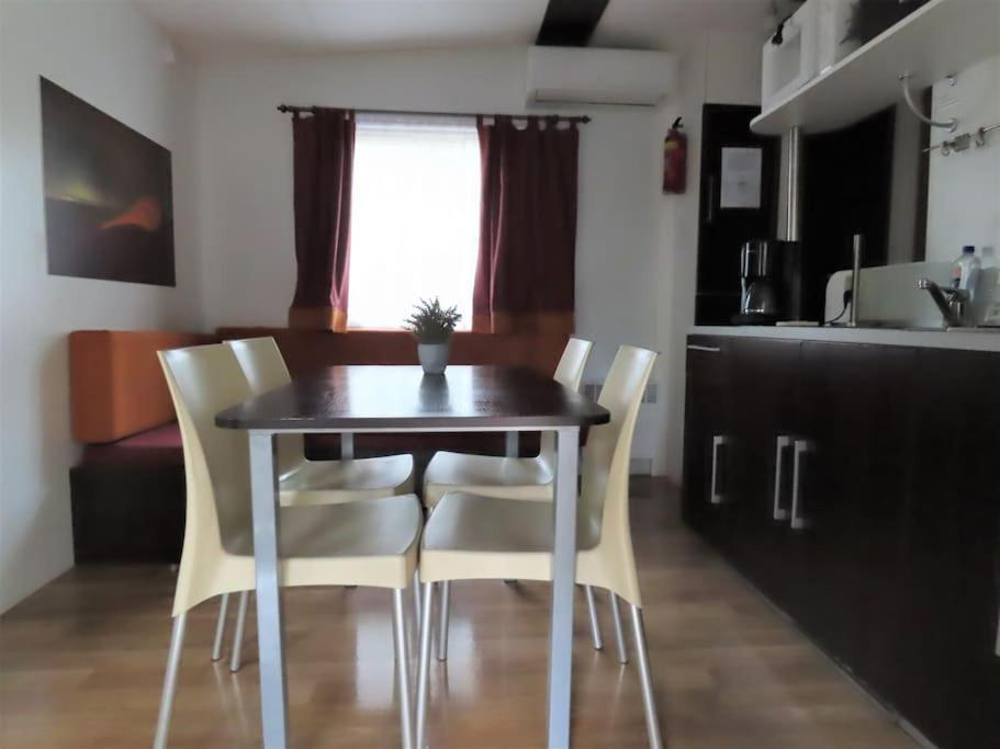 Mobile Home 6-Pers Camping Lei Suves-Cotes D'Azur-Including Airco Roquebrune-sur Argens Luaran gambar